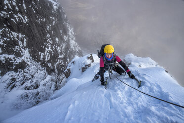 Schottland, Glencoe, Stob Dearg, Bergsteigen im Winter - ALRF000488