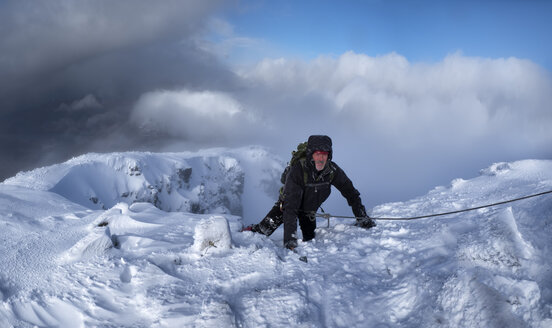 Schottland, Glencoe, Stob Coire Nan Lochain, Bergsteigen im Winter - ALRF000493