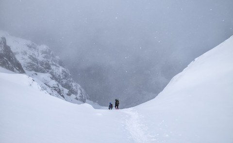 UK, Schottland, Glencoe, Stob Coire Nan Lochain, Bergsteigen im Winter, lizenzfreies Stockfoto