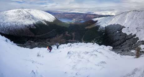 Schottland, Glencoe, Beinn a'Bheithir, Bergsteigen im Winter - ALRF000497