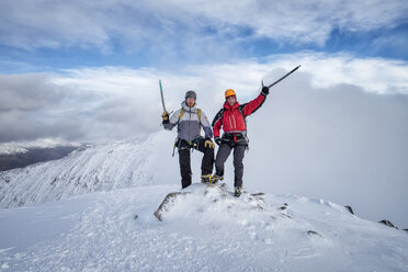 Schottland, Glencoe, Beinn a'Bheithir, Bergsteigen im Winter - ALRF000503