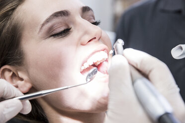 Young woman at the dentist receiving treatment - FMKF002651