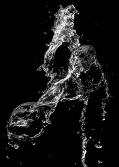 Splash of water, black background - PUF000512