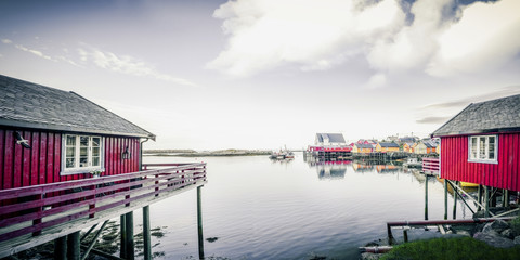 Norwegen, Lofoten, Panoramablick auf Tindshamna, lizenzfreies Stockfoto