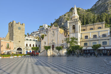 Italy, Sicily, Taormina, Piazza IX Aprile - RJF000587