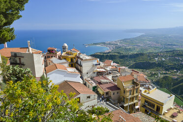 Italy, Sicily, mountain village Castelmola with Giardini Naxos in background - RJF000601