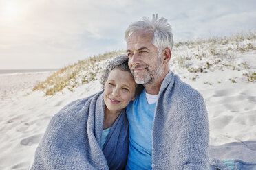 Portrait of couple on the beach - RORF000188