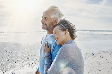 Happy couple on the beach - RORF000202