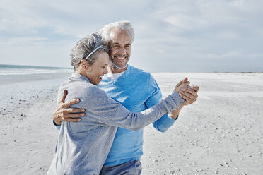 Happy couple dancing on the beach - RORF000205