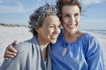 Portrait of mother and her adult daughter on the beach - RORF000210