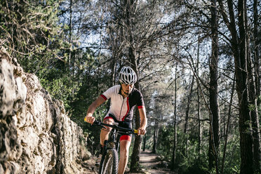 Mountainbiker in Bewegung - JRFF000719