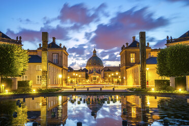 Denmark, Copenhagen, lighted Amalienborg Castle - PU000528