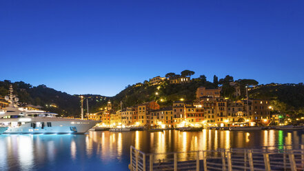 Italien, Portofino zur blauen Stunde - PUF000532