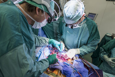 Heart surgeons during a heart valve operation - MWEF000076