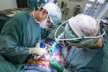 Heart surgeons during a heart valve operation - MWEF000081