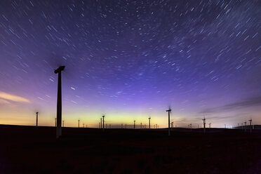 Schottland, Dunbar, Windpark, Polarlichter und Sterne - SMAF000465