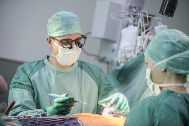 Heart surgeon during a heart operation - MWEF000083