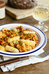 Gebratenes Paprikarisotto mit Spargel und würzigem Tofu - HAWF000927