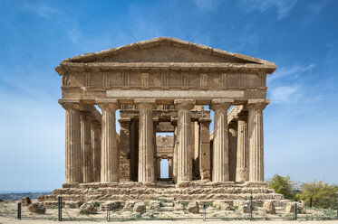 Italien, Sizilien, Agrigento, Blick auf den Concordia-Tempel - HWOF000117