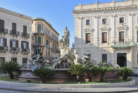 Italy, Sicily, Syracuse, Fountain of Artemis - HWOF000123