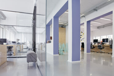 Interior of bright modern office - RHF001585