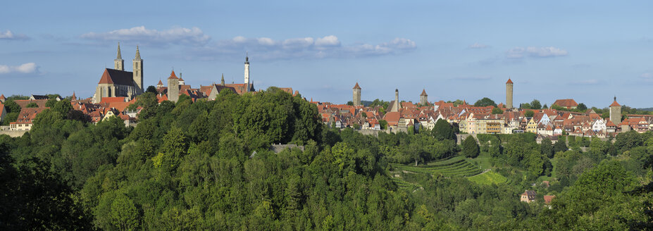 Deutschland, Blick auf Rothenburg ob der Tauber - RUEF001722