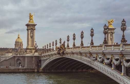 France, Paris, Pont Alexandre III, Seine river - LCU000014