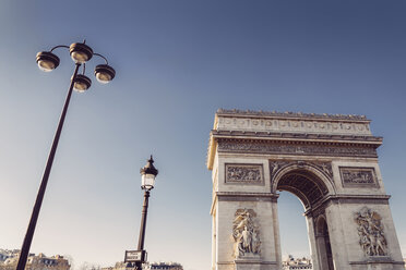 Frankreich, Paris, Blick auf den Arc de Triomphe vom Place Charles de Gaulle aus - LCU000016