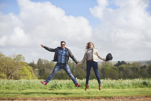 Happy couple jumping in the air - JCF000048