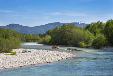 Deutschland, Bayern, Oberbayern, Isarwinkel, Wackersberg, Boot auf der Isar, lizenzfreies Stockfoto