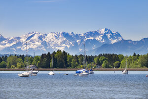 Deutschland, Bayern, Oberbayern, Fuenfseenland, Starnberger See, Wettersteingebirge und Zugspitze - SIEF007033