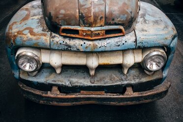 Rusty vintage car, partial view - ELF001741