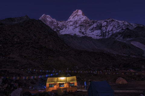 Nepal, Himalaya, Solo Khumbu, Everest Region Ama Dablam, Zeltlager bei Nacht, lizenzfreies Stockfoto