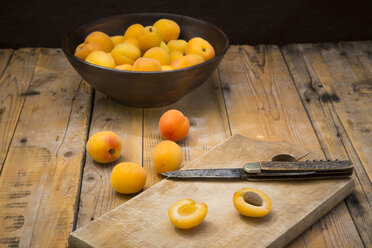 Sliced and whole apricots on wood - LVF004927