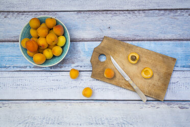 Sliced and whole apricot on wooden board - LVF004930