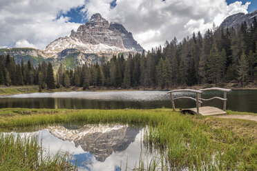 Italy, Veneto, Sexten Dolomites, Lago Antorno with Tre Cime di Lavaredo in the background - STSF001030