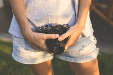 Woman with vintage camera - KNTF000326