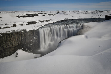 Iceland, Dettifoss waterfall in snow - FDF000183