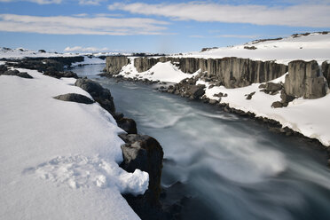 Iceland, Dettifoss waterfall in snow - FDF000184