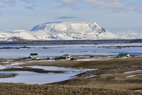 Island, Norden, einsame Häuser am Wasser, lizenzfreies Stockfoto