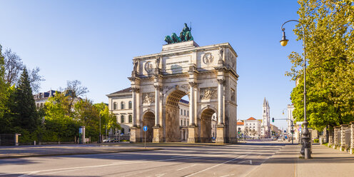 Deutschland, Bayern, München, Siegestor - WDF003625