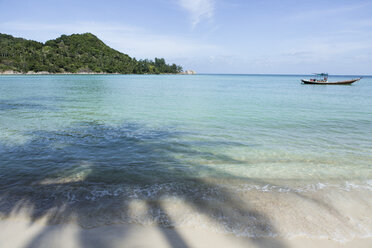 Thailand, Koh Phangan, boat on the sea as seen from beach - SBOF000025