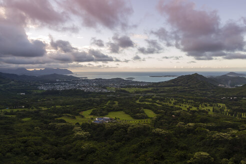 USA, Hawaii, Oahu, Nu'uanu Pali Aussichtspunkt, Blick über Kane'ohe - NGF000346