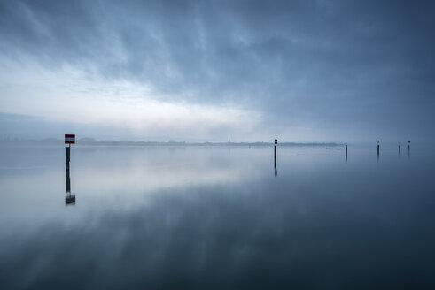 Germany, Constance district, Lake Constance, View to Radolfzell lakeshore in the morning - ELF001768