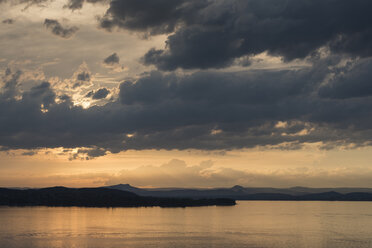 Schweiz, Thurgau, Salenstein, Blick über den Bodensee, Halbinsel Höri und Hegau am Horizont - ELF001776