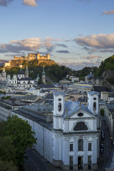 Österreich, Salzburg, Altstadt und Burg Hohensalzburg - YR000107