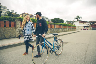 Couple with bicycle and skateboard walking on the street - DAPF000118