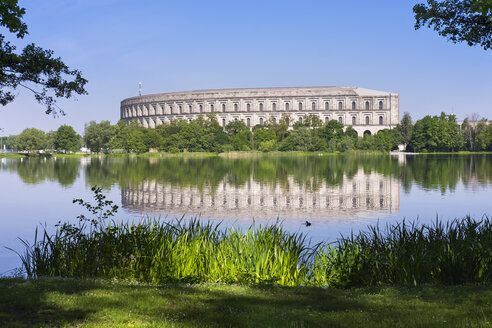 Deutschland, Bayern, Nürnberg, Dokumentationszentrum Reichsparteitagsgelände, Dutzendteich - SIE007037