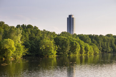 Germany, Bavaria, Nuremberg, Nurnemberg-Moegeldorf, Lake Whoerd, Business Tower - SIE007041