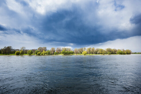 Germany, North Rhine-Westphalia, Rhine riverbank and stormy atmosphere - SKAF000013